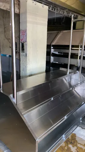 Balcão de salgados todo em inox. 