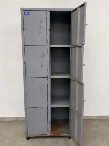 ARMÁRIO DE FUNCIONÁRIO DE METAL 8 PORTAS