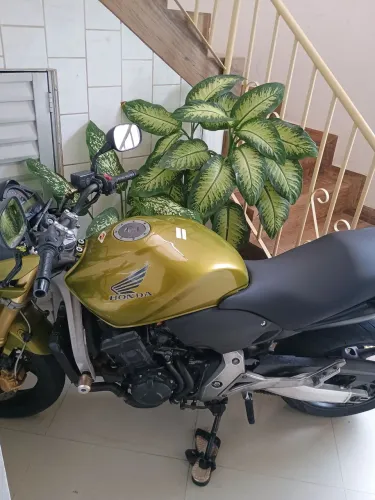Vendo moto muito conservada