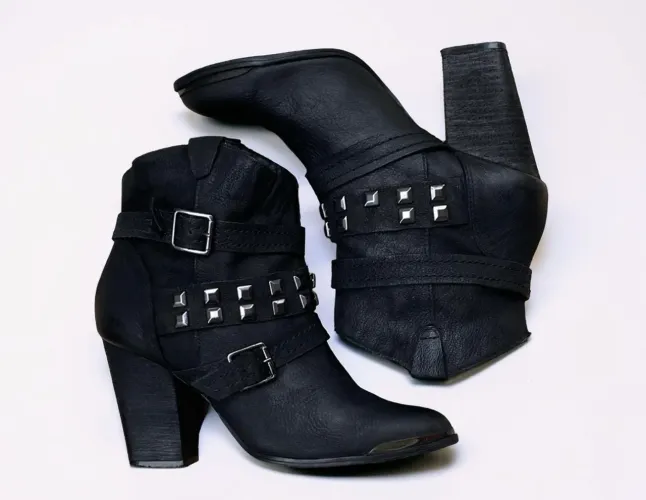 bota feminina de couro legítimo marca cravo e canela tamanho 37