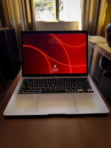 MacBook Air M1 13" - 8GB RAM / 256GB SSD - Cinza-Espacial - Teclado US