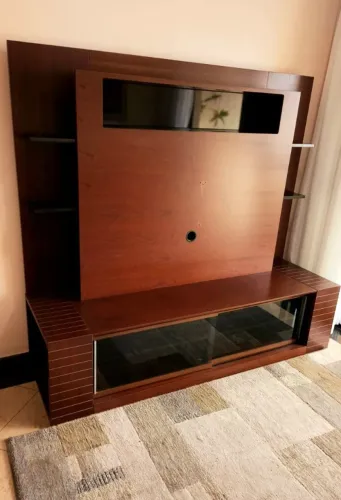 Painel de TV com Rack acoplado.