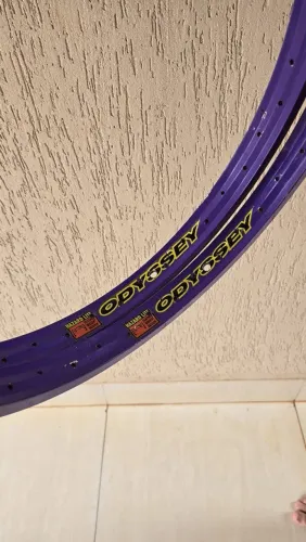 Par de aros odyssey hazard roxo