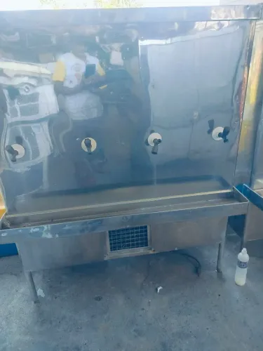 Bebedouro industrial 4 torneiras