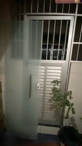 Vende -se porta de vidro