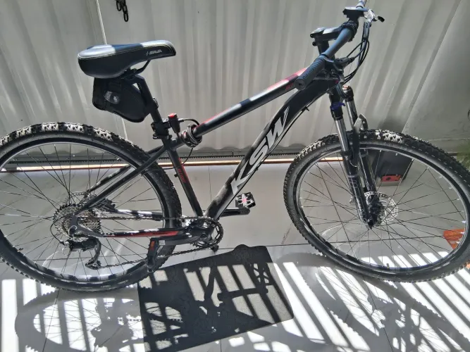 Vendo uma bicicleta KSW.