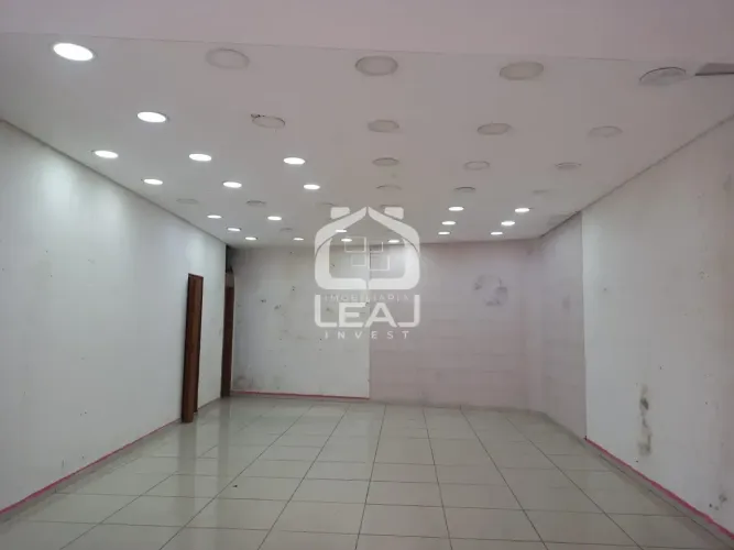 Salão comercial de 100m² para Locação com 3 vagas de garagem no Parque do Lago | Zona Sul