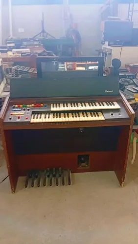 Órgão em perfeito estado.