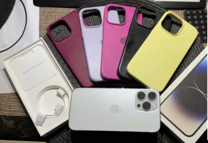 iPhone 14 Pro Max Com caixinha Bateria 77%