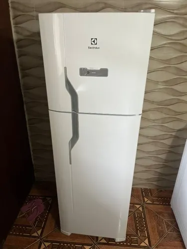 Geladeira Electrolux 371L Frost Free Duplex - Apenas 1 ano e pouco de uso.