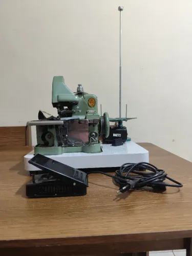 Máquina de Costura Overloque Portátil / Semi-Industrial Verde (Completa)