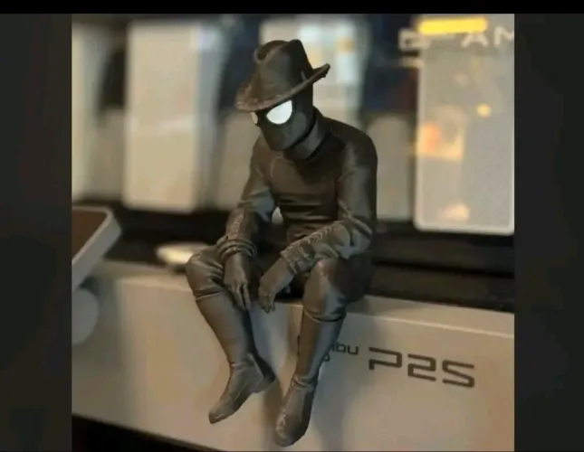 Escultura Figurativa Estilo Homem Aranha black Sentado pensativo - gamer e escritório