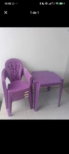 Mesa com 4 cadeiras