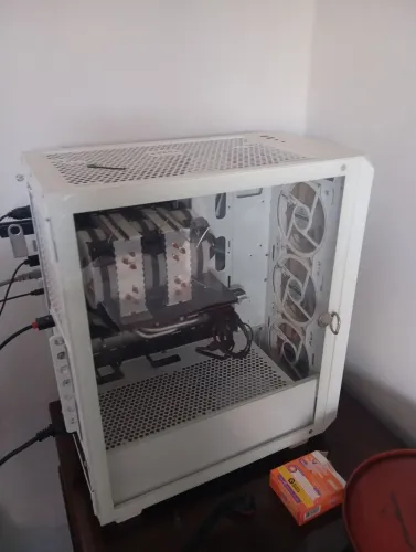Xeon 2680 v4 16 GB de ram gpu RX 5700xt 8 gb