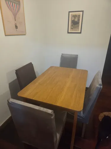 Mesa com 4 cadeiras