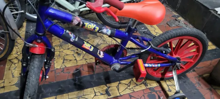 Bicicleta aro 16 com rodinhas