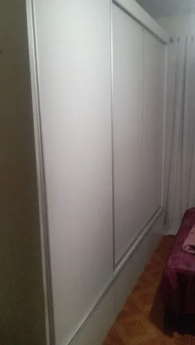 Guarda roupa de casal 3 portas de correr com 3 Gavetões externas mais 6 gavetas internas