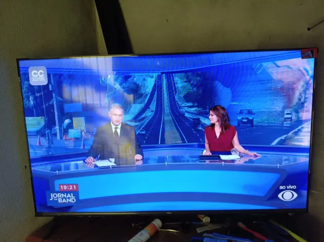 Vendo essa TV TCL 43 polegadas ainda tá com os plásticos quando vem da loja