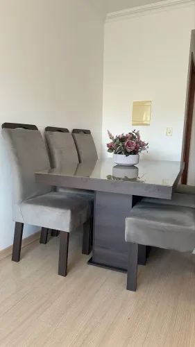 Mesa de jantar com 6 cadeiras