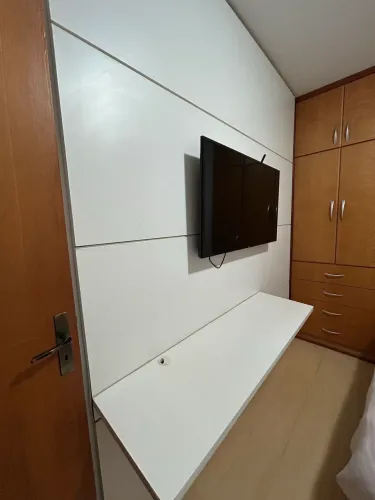 Painel MDF para suporte TV e bancada estudo