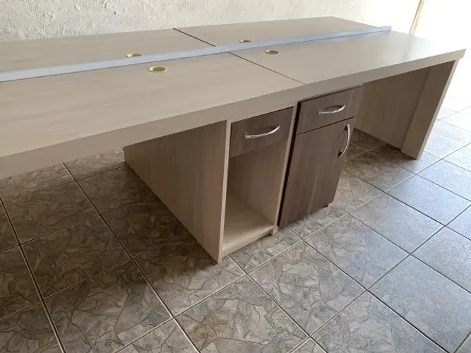 Mesa para escritório para 4 lugares