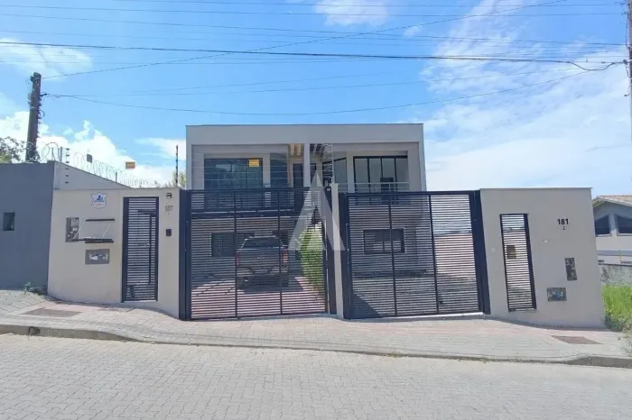 Casa geminado com 1 suíte e 2 quartos à venda no bairro Floresta em Joinville-SC por R$790