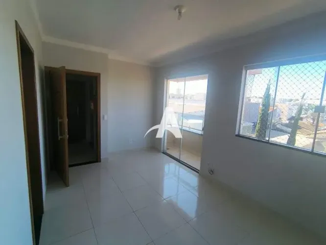 Apartamento para aluguel, 2 quartos, 1 suíte, 2 vagas, Granada - Uberlândia/MG