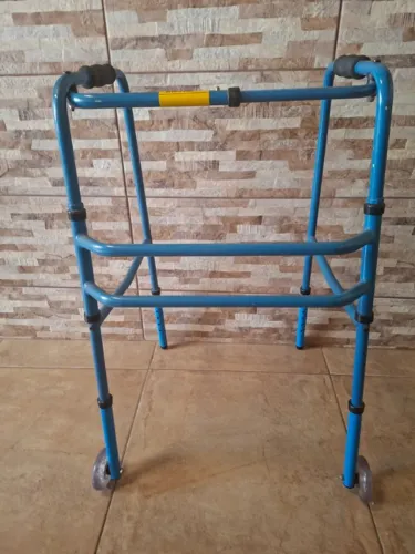 .vendo andador adulto em aluminio em otimo estado sem defeito quase sem uso otimo para aux