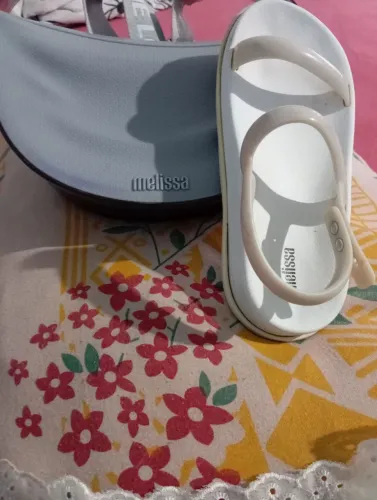 Vendo sandália original da melissa soft wave tamanho 33/34 e bolsa da melissa vig bag
