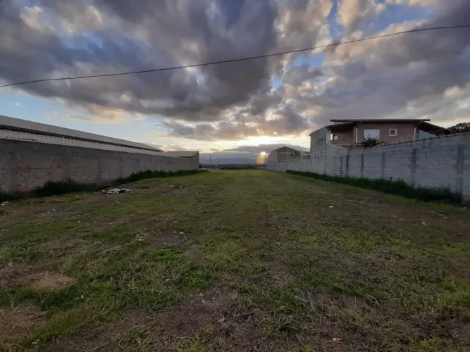 Vende um terreno plano de 20 x 40 m (800 M2) Taubate