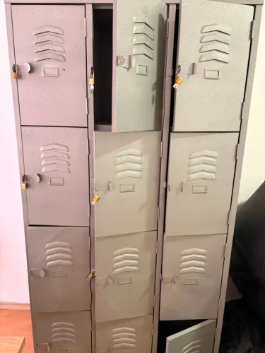 Armário com 12 divisorias 