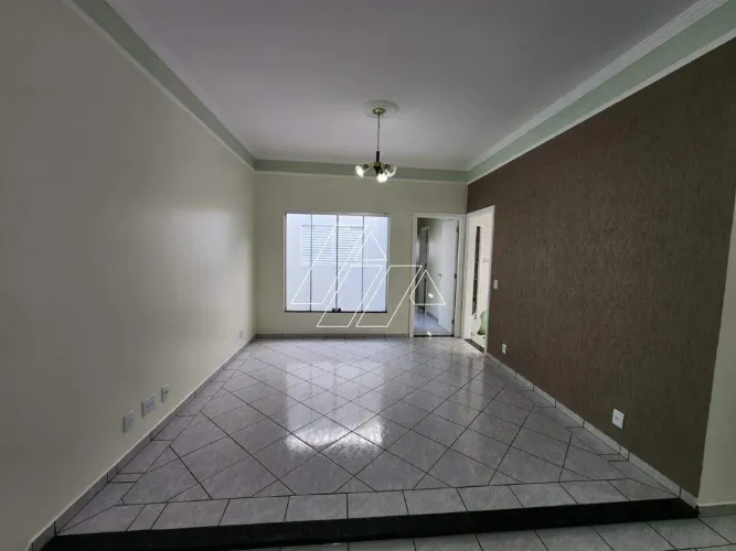 Residência com 3 Quartos (1 Suíte) e 1 Vaga à Venda no Jd Estoril Marília/SP