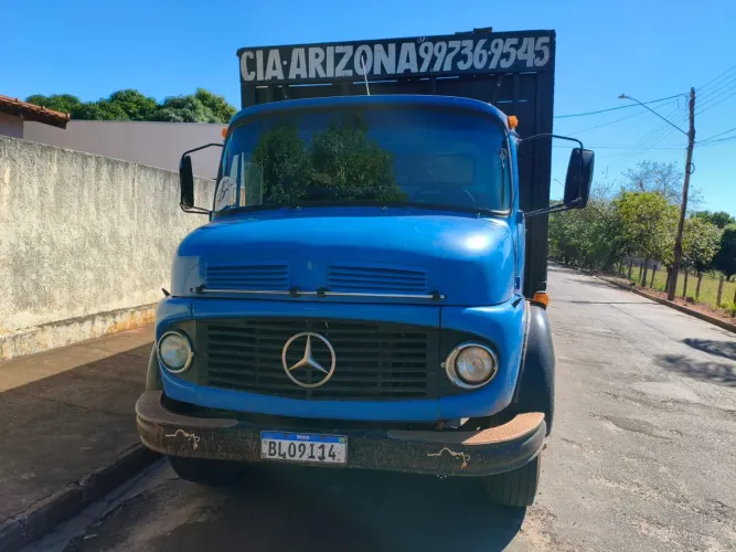 Caminhão Mercedes Bens Toco