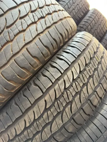 Pneu 205/60/16 Michelin LTX  95 % vida útil