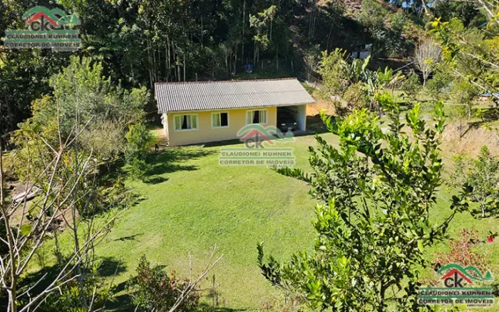 Sítio com casa 03 quartos em Águas Mornas