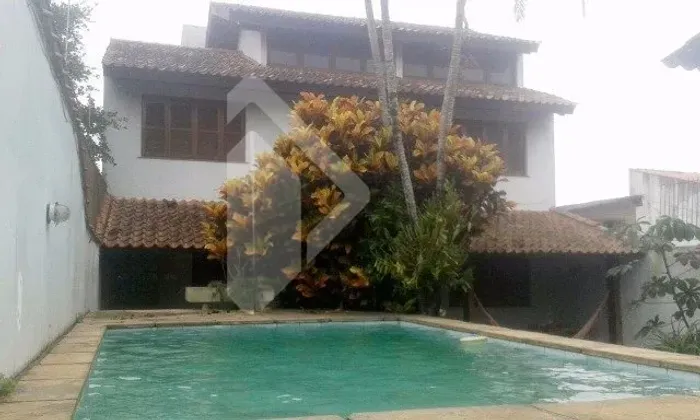 Casa com piscina 4 dormitórios 3 vagas bairro Rubem Berta Porto Alegre
