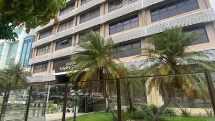 Sala Comercial -Avenida do CPA com 2 Vagas de Garagem