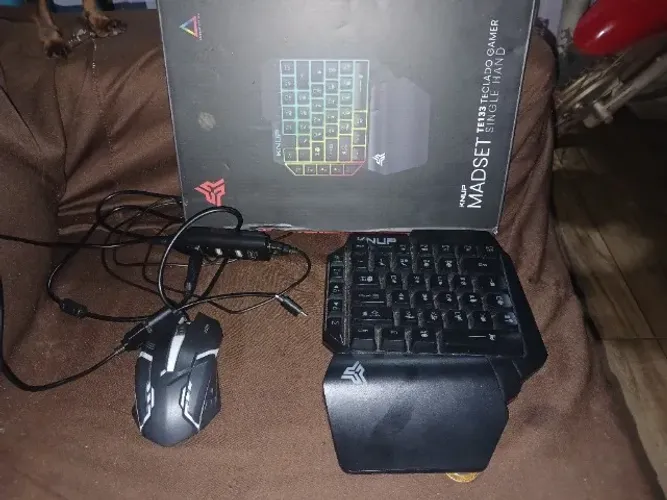Teclado gamer de uma mão