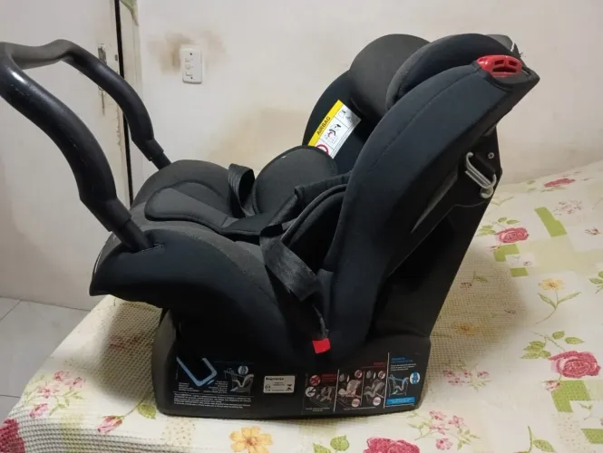 Cadeirinha de criança para carro