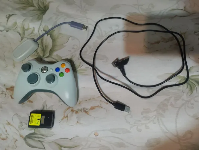Controle de Xbox 360 sem fio com bateria e cabo 
