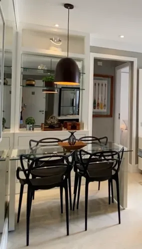 Mesa e 4 cadeiras