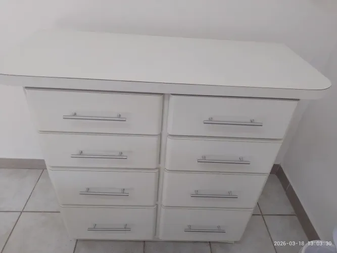Armário com 8 gaveta