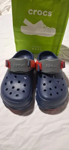 Crocs infantil N32 valor 230,00