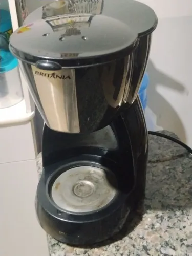 Cafeteira elétrica da Britânia usada 220 VTS.