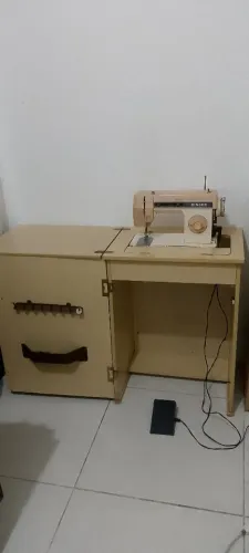 Máquina de Costura Singer