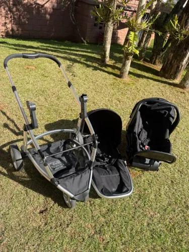 Carrinho com Moisés +bebê conforto + base com isofix