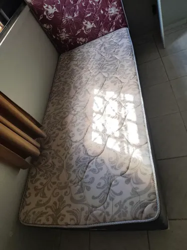 Vendo duas camas de solteiro