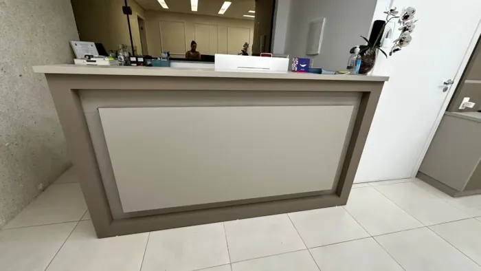 BALCÃO RECEPÇÃO PLANEJADO MDF 2 METROS - IMPECÁVEL - R$ 2.000