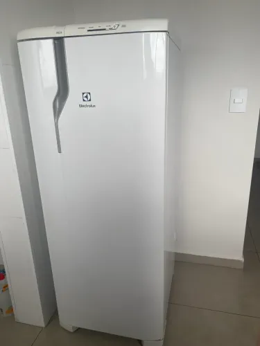 Geladeira RE 31 - Eletrolux - cor branca