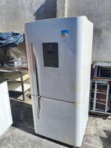 Geladeira Electrolux db84 598l 127v